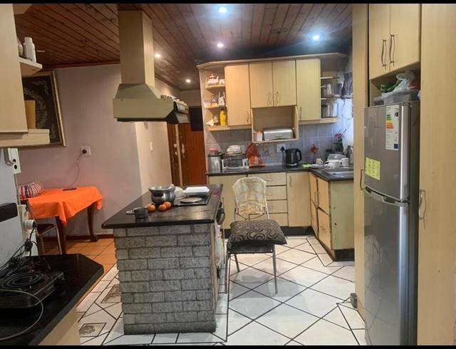 3 BEDROOM HOUSE FOR SALE IN EASTRIDGE